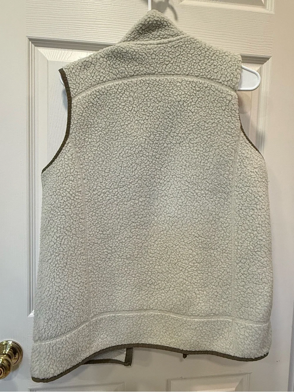 Women’s Patagonia Cream Retro Pile Sherpa Fleece Vest with Olive Trim